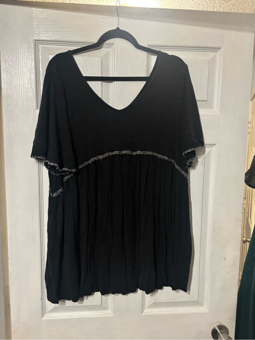 ANDREE BY UNIT Black Flutter-Sleeve Tunic with Contrast Trim